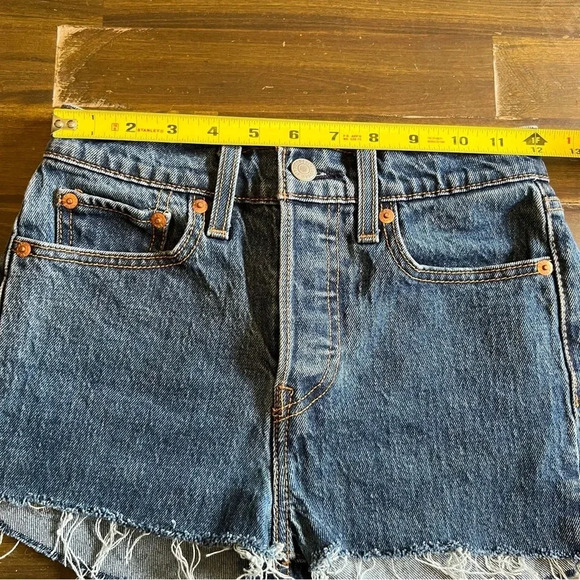 Levi’s Cut Off Denim Jean Shorts - Picture 7 of 8